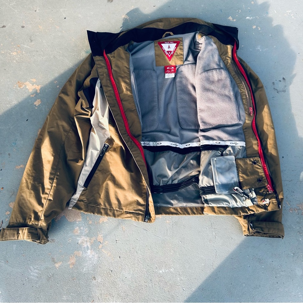Oakley Road Fuel 3 VTG Men's Large Khaki ski Jacket zipper is missing deco pull